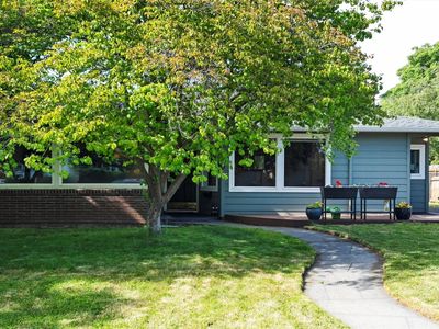 1109 University Street