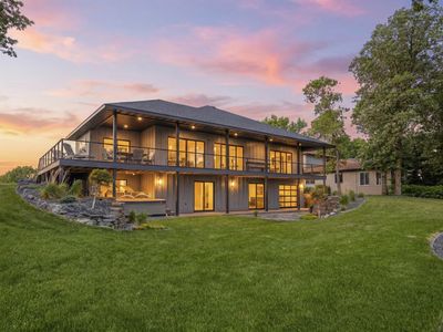 826 Shorewood Dr