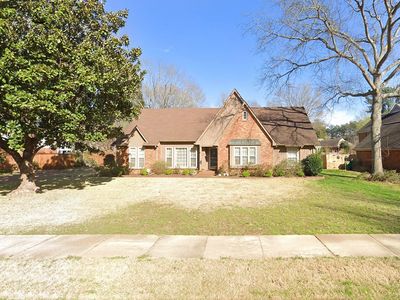 2280 Prestwick Dr
