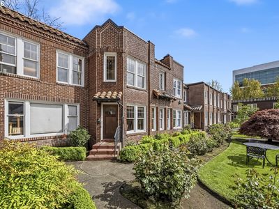 4353 NE Halsey St APT 4