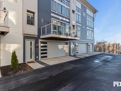 631 Fairview Ave NE #2