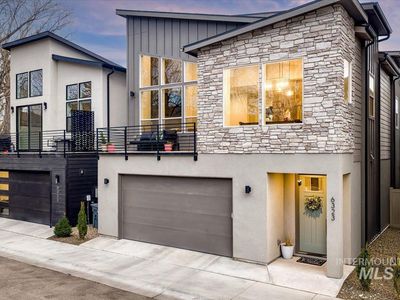 6323 W Bluebird Ln
