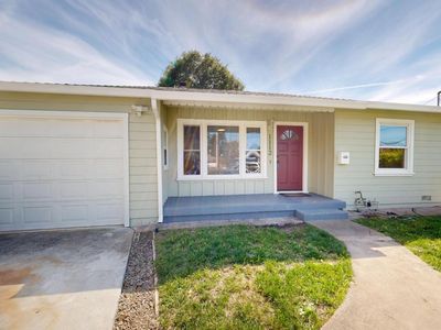 1112 Bay Rd
