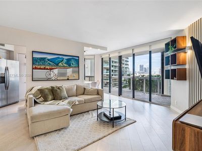 20185 E Country Club Dr APT 604