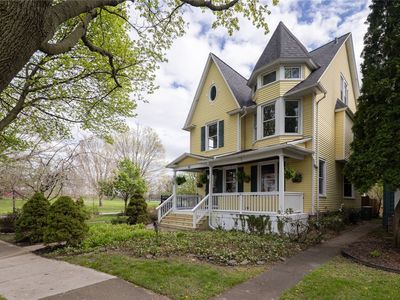 27 Riverside St