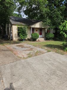 906 Signet St