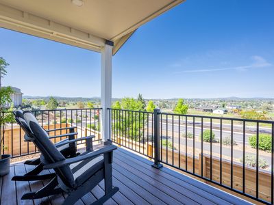 1026 SE Balsamroot Ln