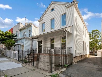 37 Hemlock St