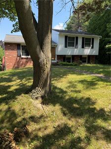 32 Debran Dr