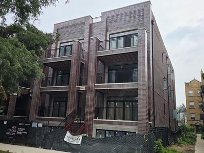 4317 N Paulina St #201
