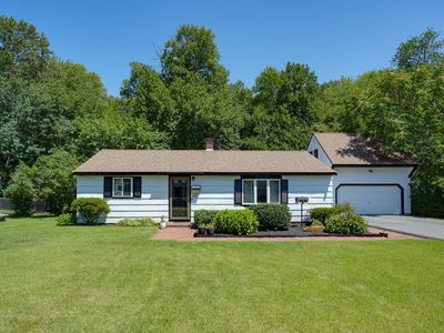 20 Ledgewood Dr