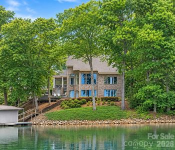 1075 Lakefront Woods Dr