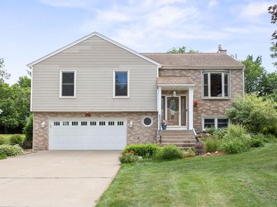Property at 662 Pinewood Dr, Shoreview, MN