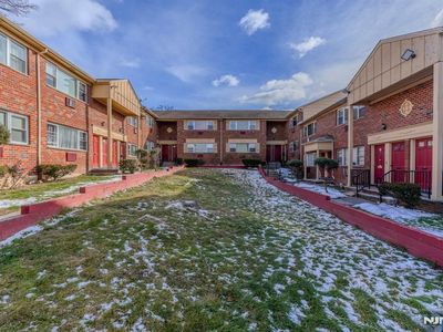 916 Stuyvesant Ave #2