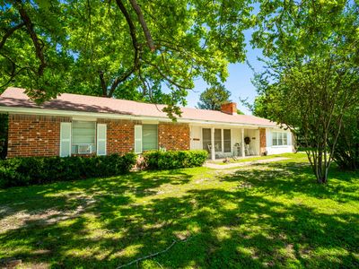 200 E San Saba St