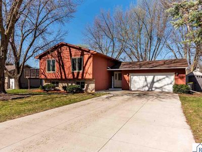1032 Shady Oak Dr