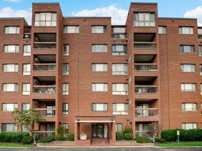 600 Naples Ct APT 106