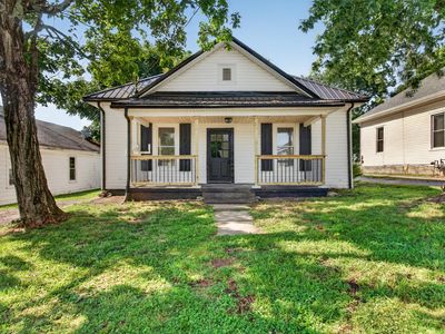 1220 W Walnut St