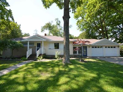106 Oak St