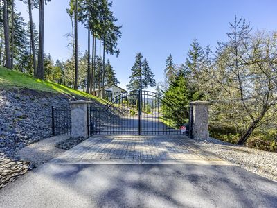4048 Eagle View Dr