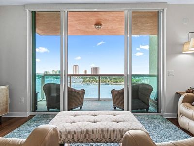 2640 Lake Shore Drive #908