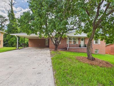 1562 Berkshire Dr