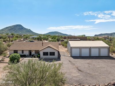 2015 E CIRCLE MOUNTAIN Road