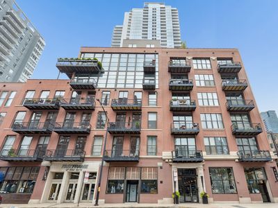 300 W Grand Ave APT 303
