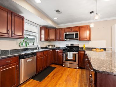 16 Westminster Ave #B2