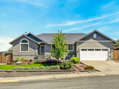 1380 Forestview Dr