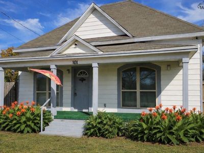 101 N Walnut Dr