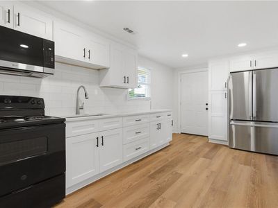 26 Bernard Ave