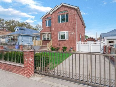 252-15 82nd Ave