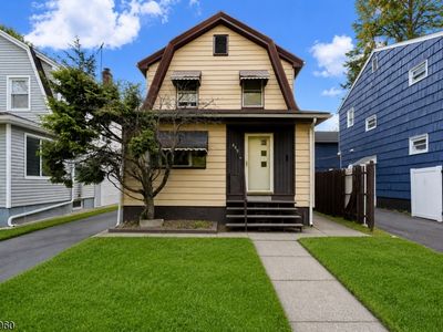 489 North Clinton Street