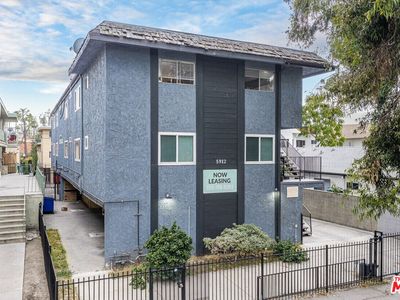 5912 Willoughby Ave