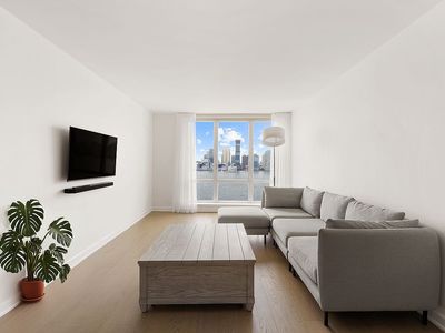 20 River Ter APT 17G