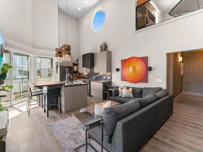 525 11th Ave Unit 1512