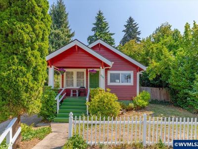 880 Thompson Ave NE