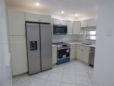 361 S Hollybrook Dr APT 302