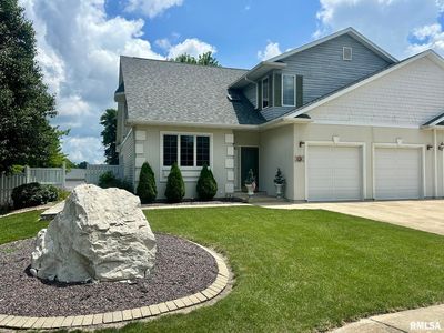 Property at 6 Wadsworth Dr #B, Jacksonville, IL