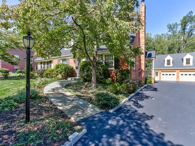 2103 Woodcrest Dr