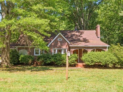 60 Long Forest Dr