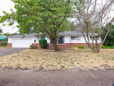 2420 Pine Ln SE