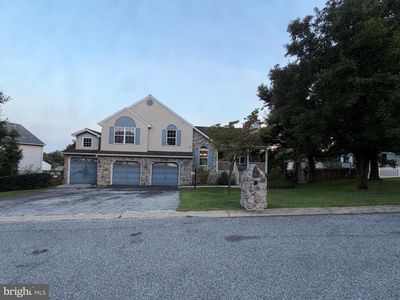 33 Brook Hollow Ave