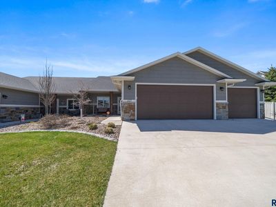 207 N Pine Lake Dr