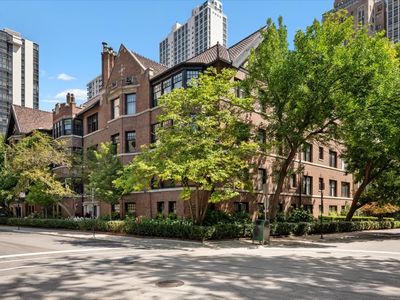 1235 N Astor St APT 2N