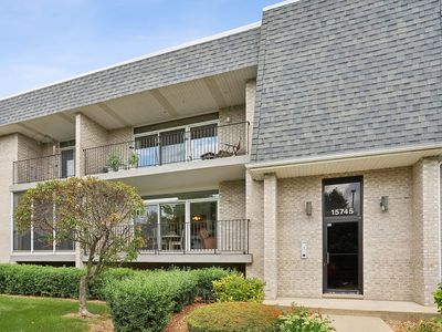 15745 Ravinia Ave Unit 1W