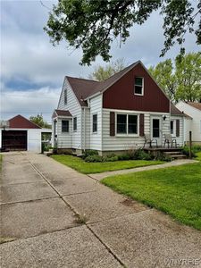 Property at 46 Briarhill Dr, West Seneca, NY