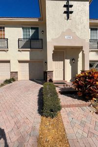 125 N Longport Circle #E