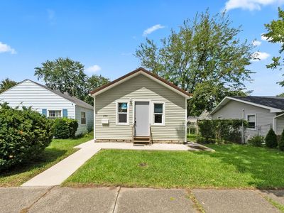 2521 Kenwood Ave